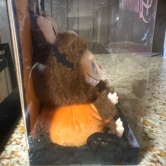 Labubu Happy Halloween Party Series Sitting Pumpkin - Picture 3 of 4